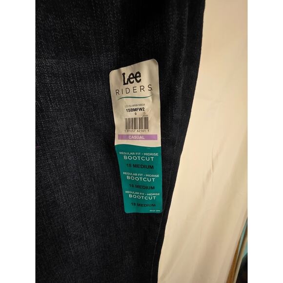 Lee Riders Jeans Women's 18 Medium Regular Fit Midrise Bood Cut Deep Dyed NWT - Picture 4 of 12